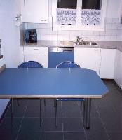 Kchenesstisch: Kunstharz blau